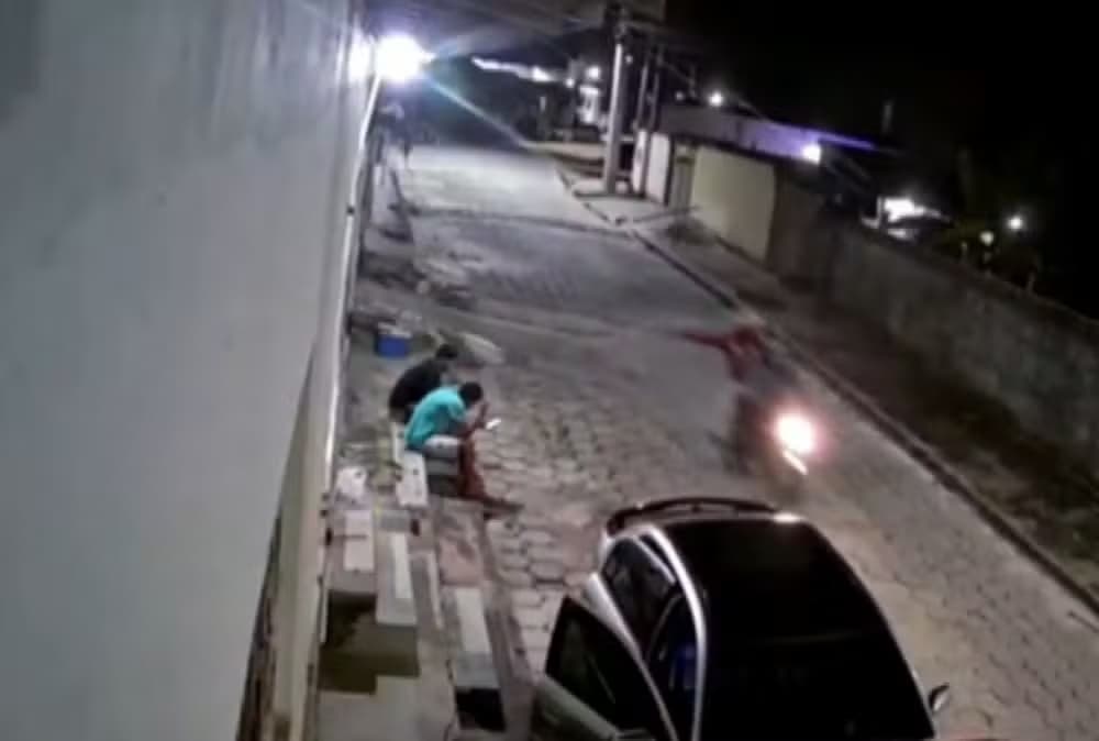 Dois homens ficam feridos em ataque a tiros na Bahia