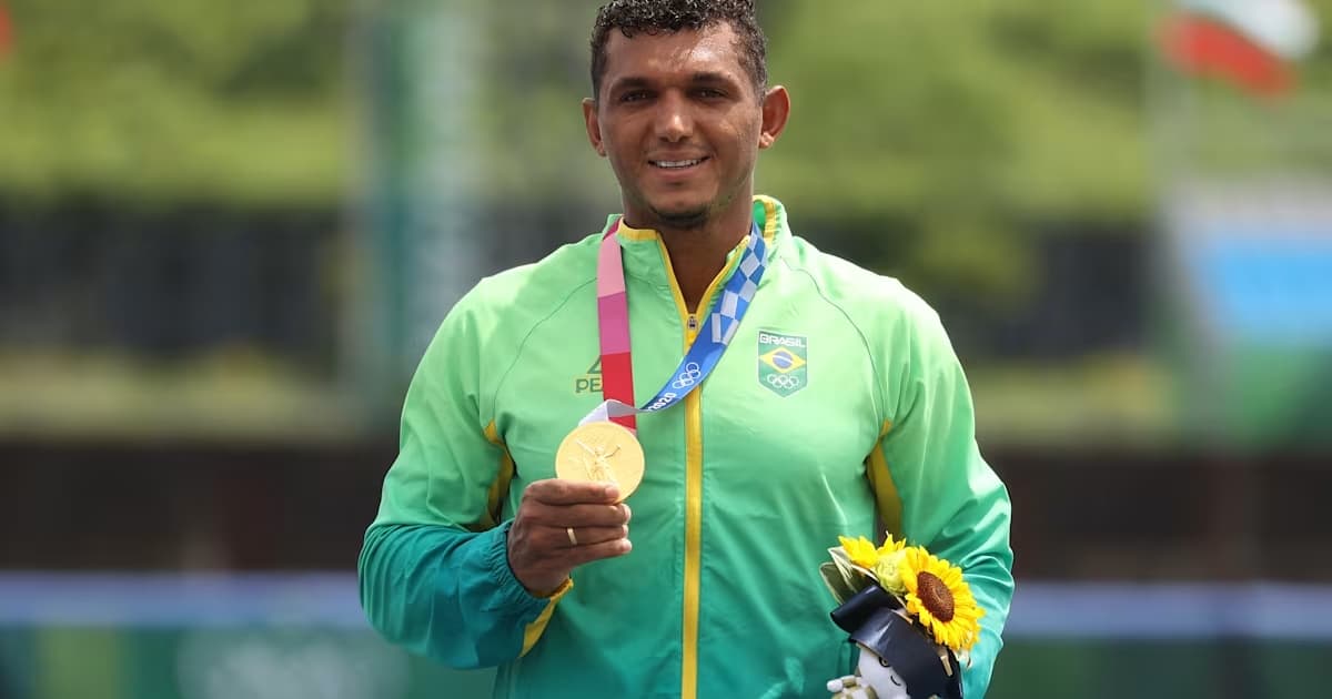 Presidente do Bahia revela desejo de ter Isaquias Queiroz no clube