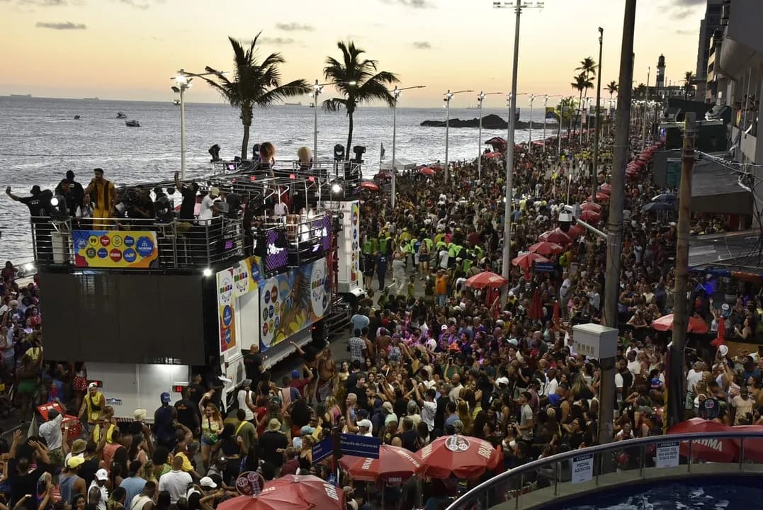 Carnaval em Salvador: Prefeituras levam folia para 11 bairros