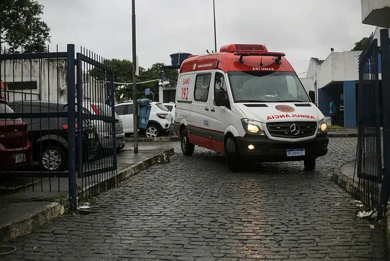 Homem atropela ex-mulher e nove pessoas em Ilhéus, Bahia