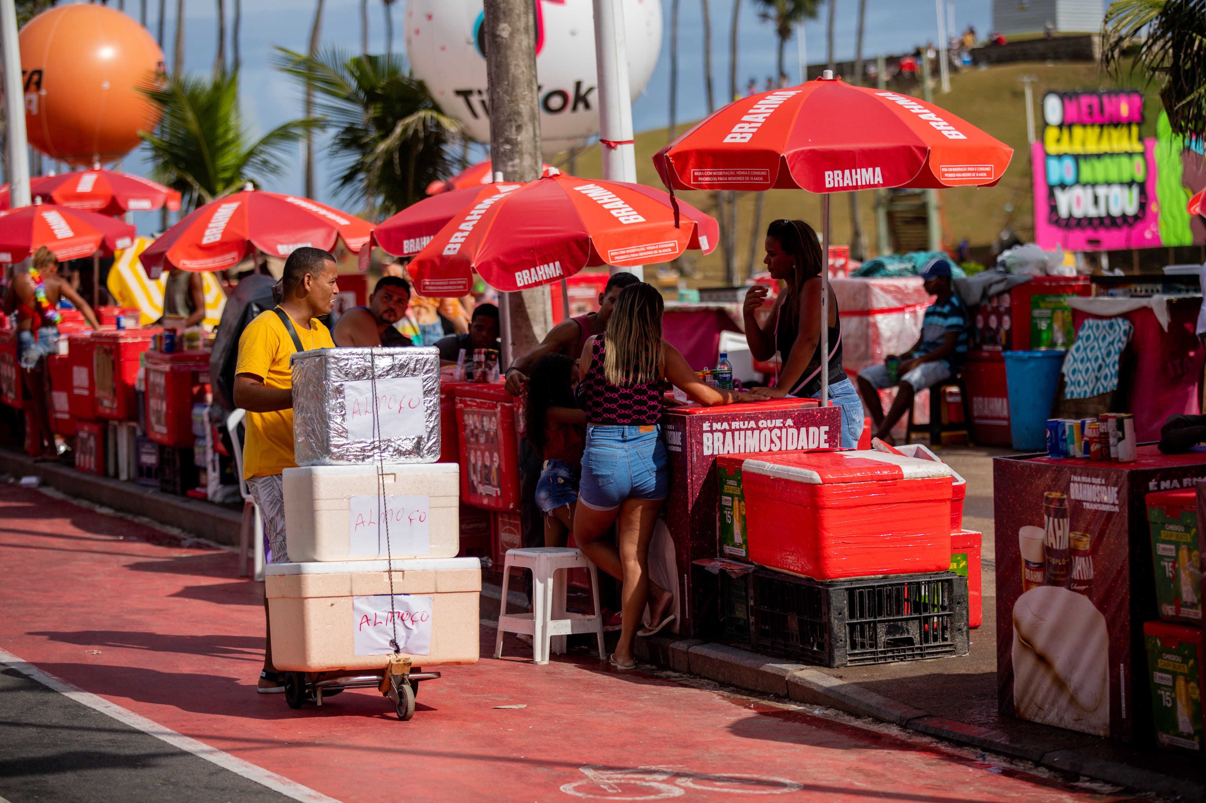 Carnaval de Salvador: quanto ganham os trabalhadores de rua na festa?