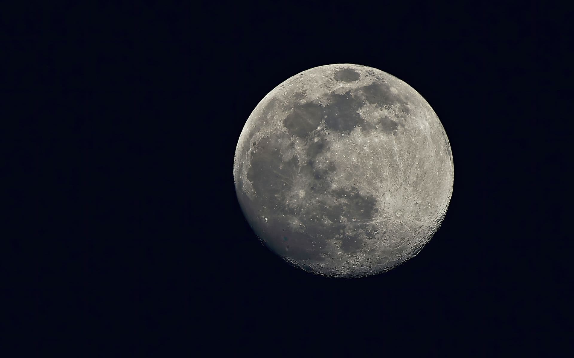 Asteroide de 60 metros ameaça a Lua e NASA avalia explosão nuclear