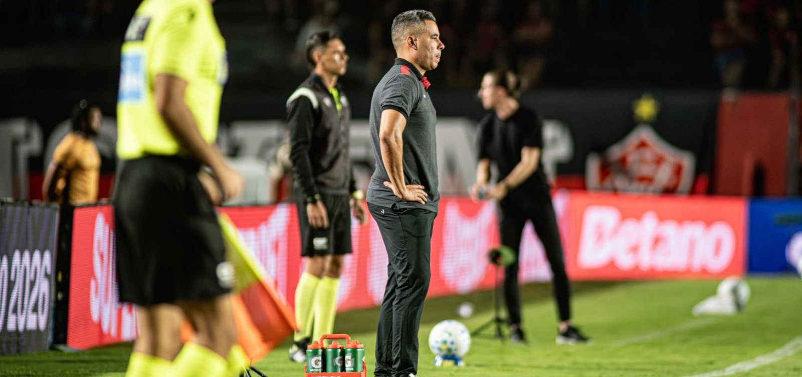 Jair Ventura enaltece entrega do Vitória e vê time superior ao Flamengo