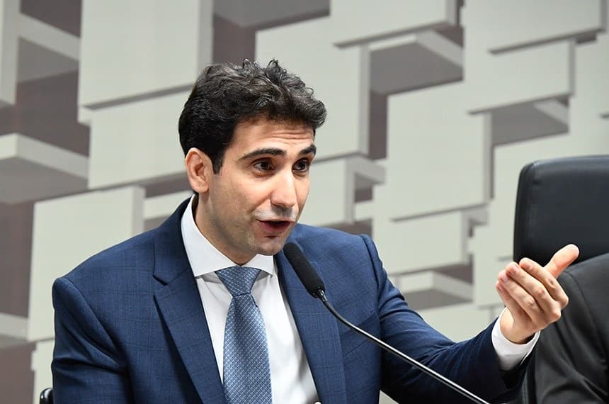 Galípolo: Eleições Trazem Incerteza à Economia Brasileira