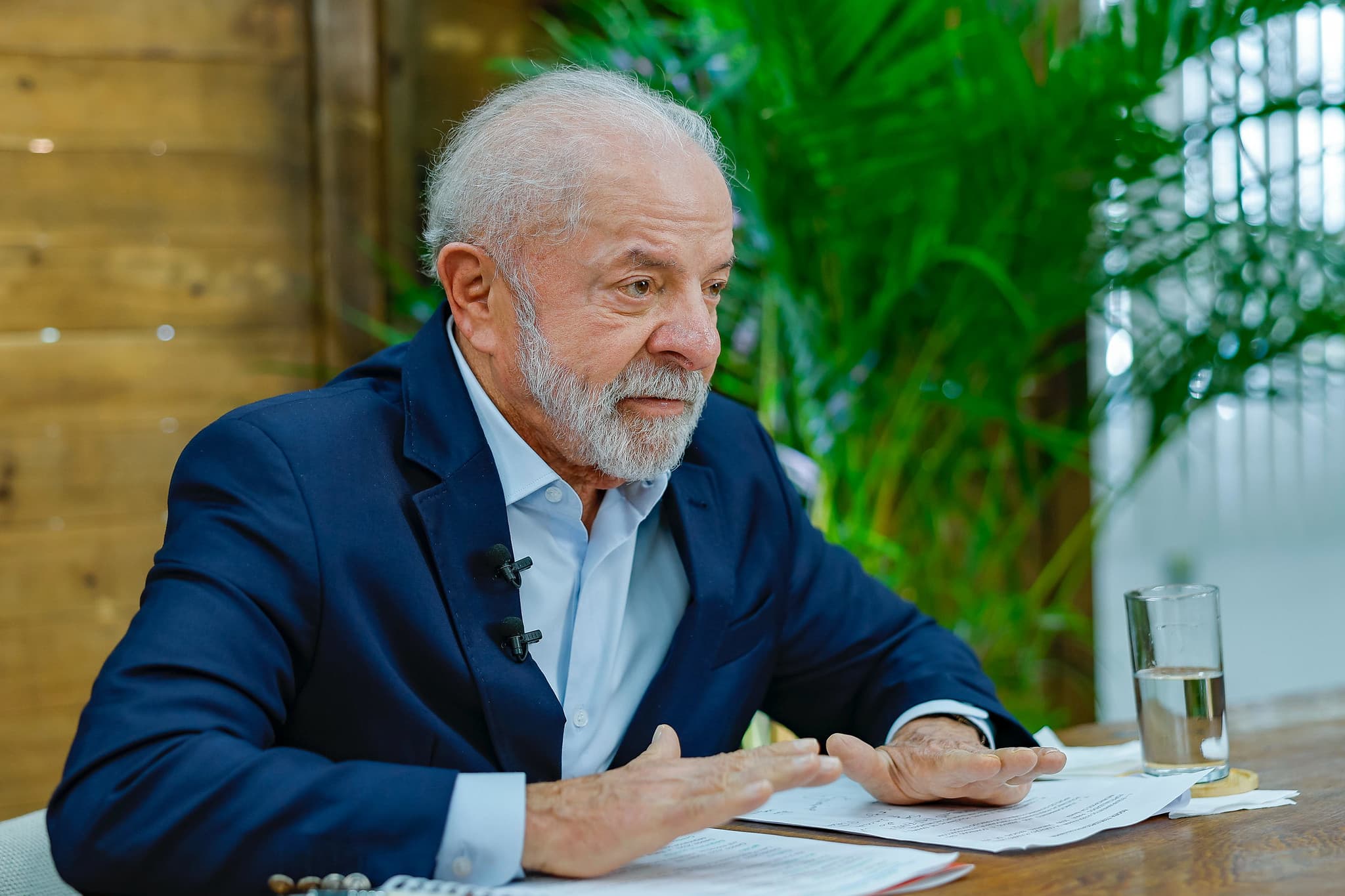 Lula proíbe ministros em desfile que o celebra na Sapucaí