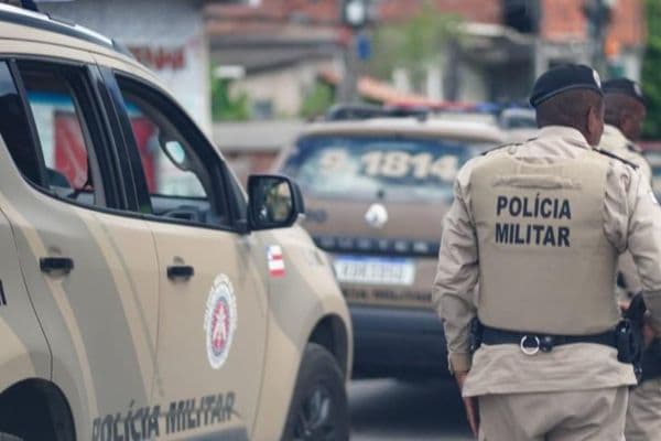 Policiais ficam feridos após confronto em bairro de Salvador