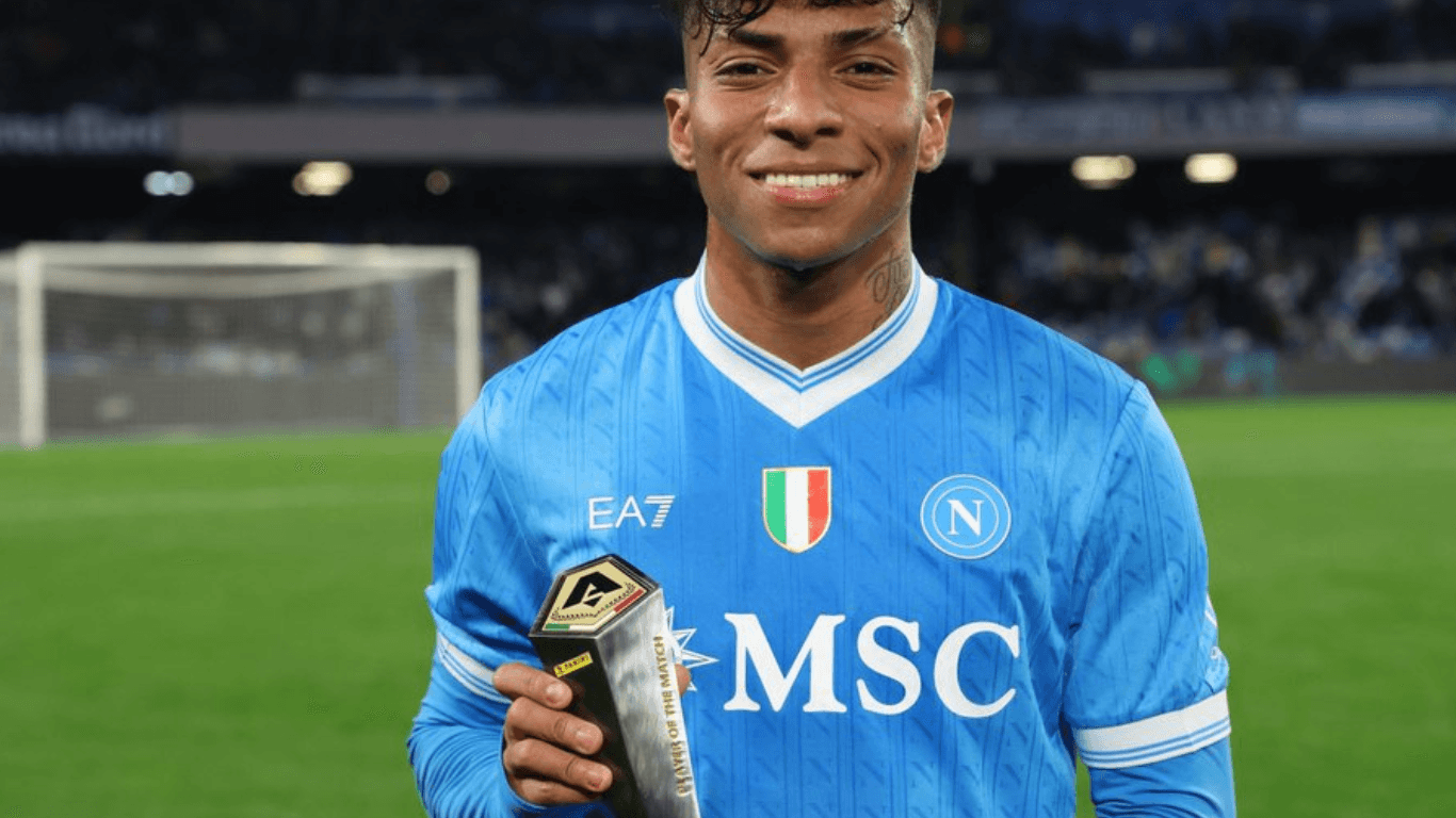 Ex-Vitória, Alisson Santos brilha e é craque em empate do Napoli