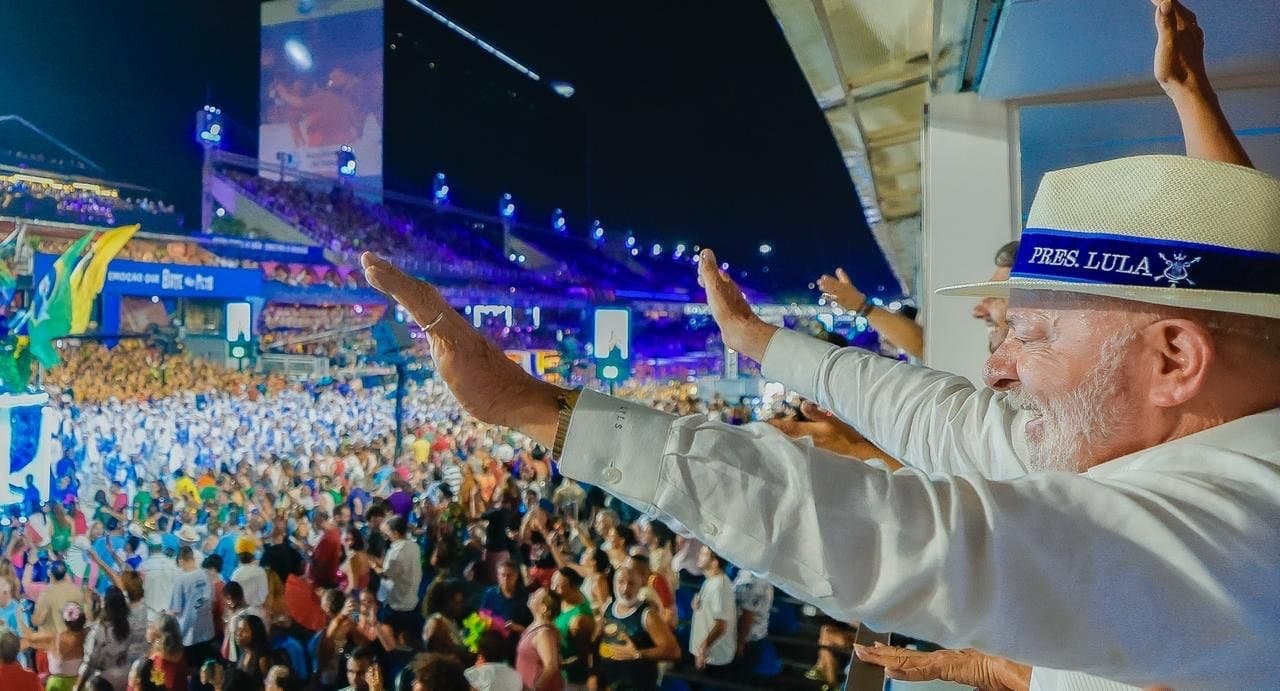 Acadêmicos de Niterói homenageia Lula e gera debate no carnaval