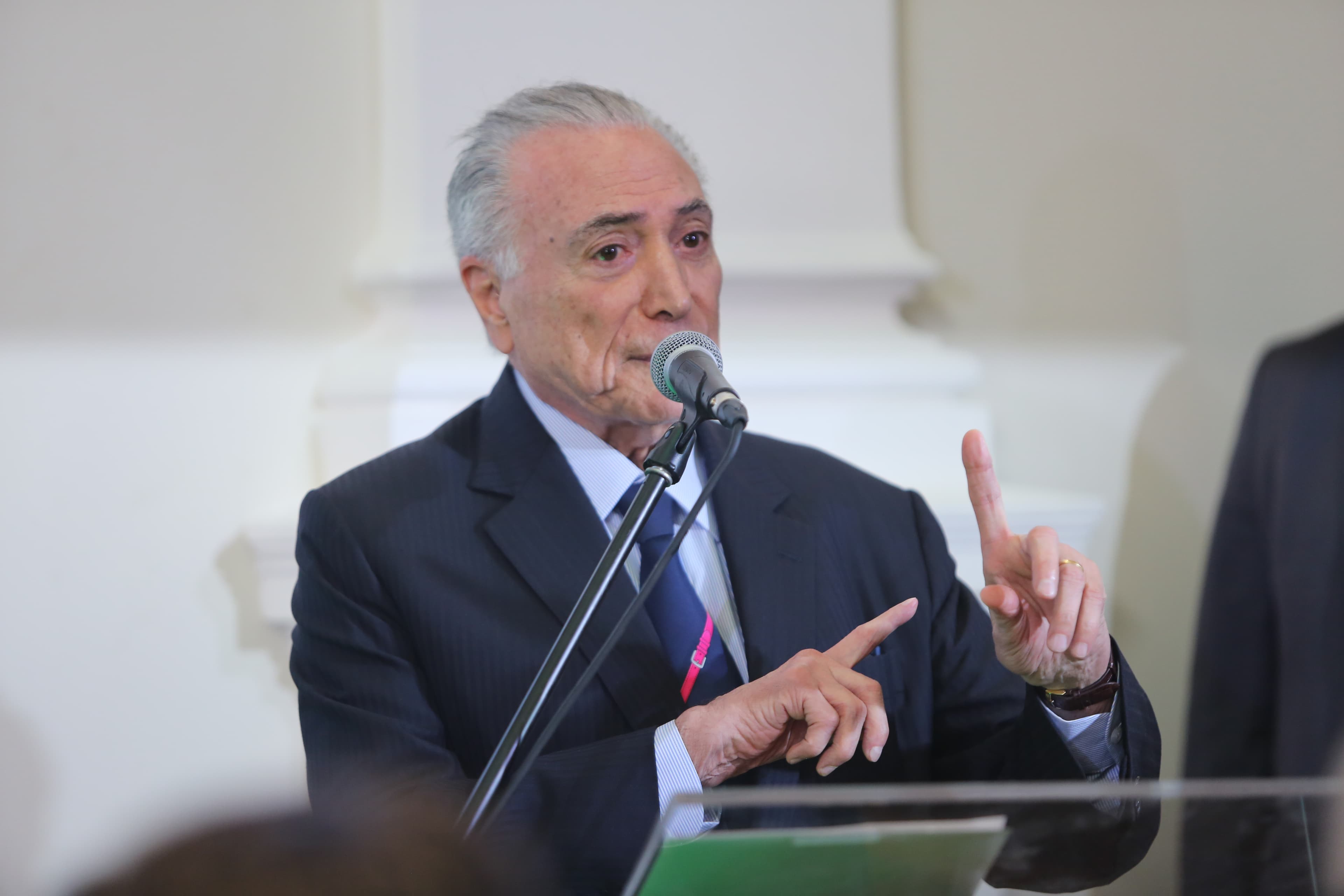 Temer minimiza crítica de escola de samba e a chama de 'sátira política'