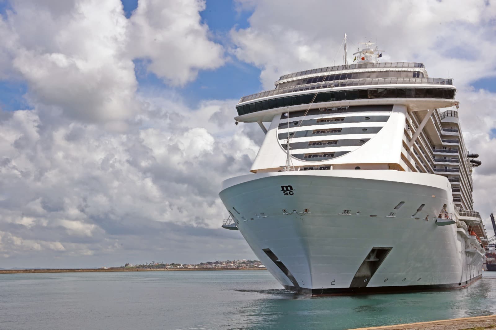 Gigante MSC Seaview Chega A Salvador Com Mais De Cinco Mil Turistas