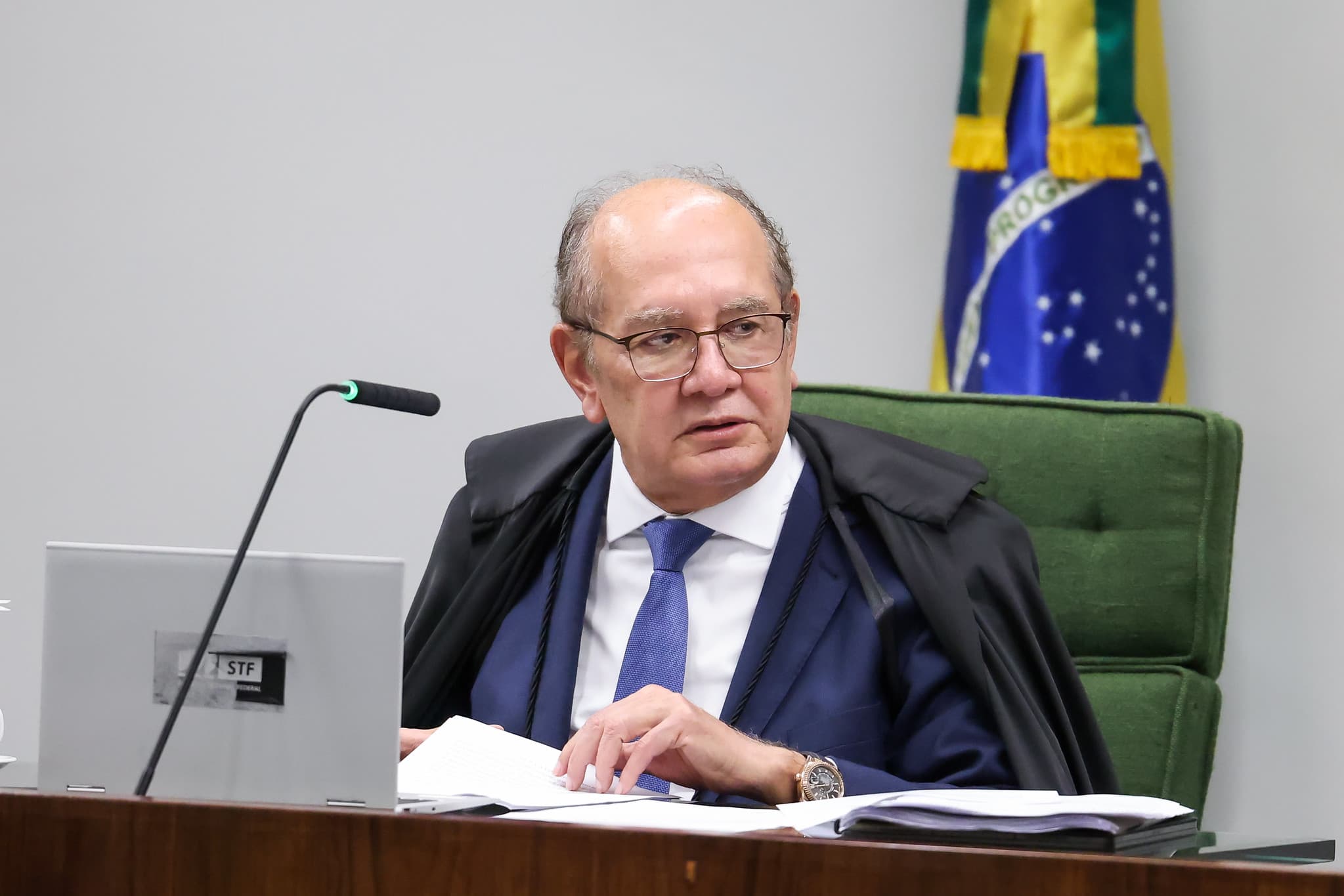 Gilmar Mendes suspende 'supersalários' e dá 60 dias para cortes