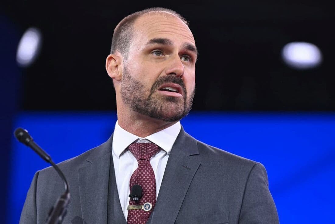 Eduardo Bolsonaro é afastado da Polícia Federal por faltas