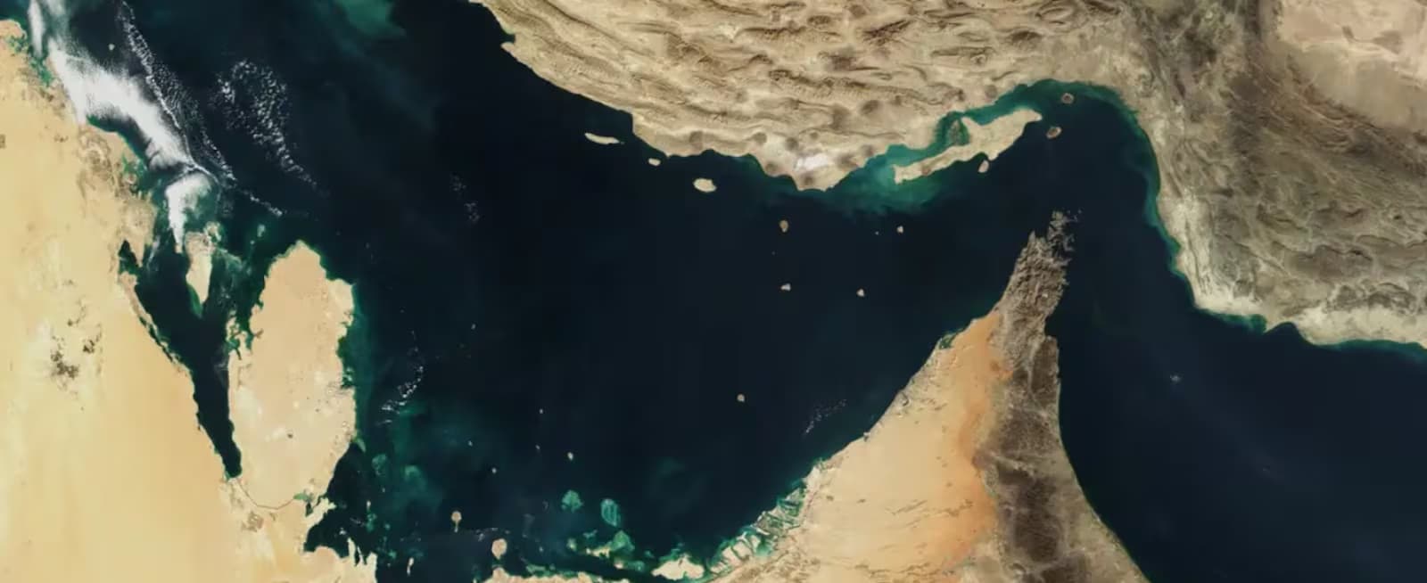 Irã fecha Estreito de Ormuz e ameaça comércio global de petróleo