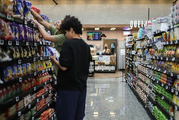 Fim da escala 6x1 pode elevar preços em supermercados, dizem especialistas