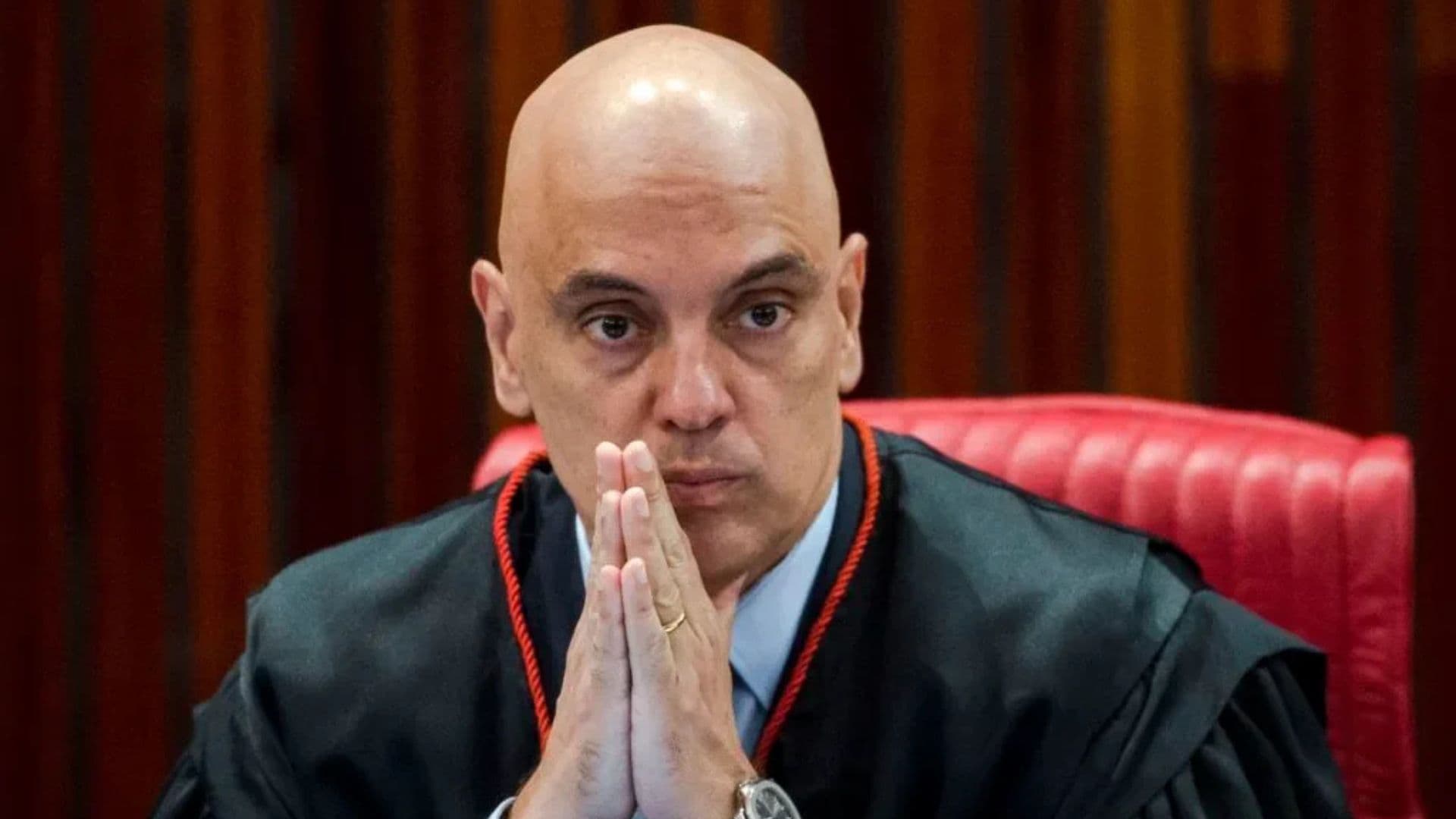 Defesa de Moraes no STF cria nova crise sobre contato com banqueiro
