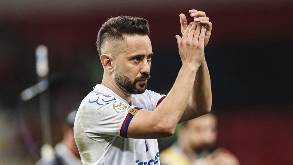 Atitude de Everton Ribeiro antes do BaVi agita torcedores