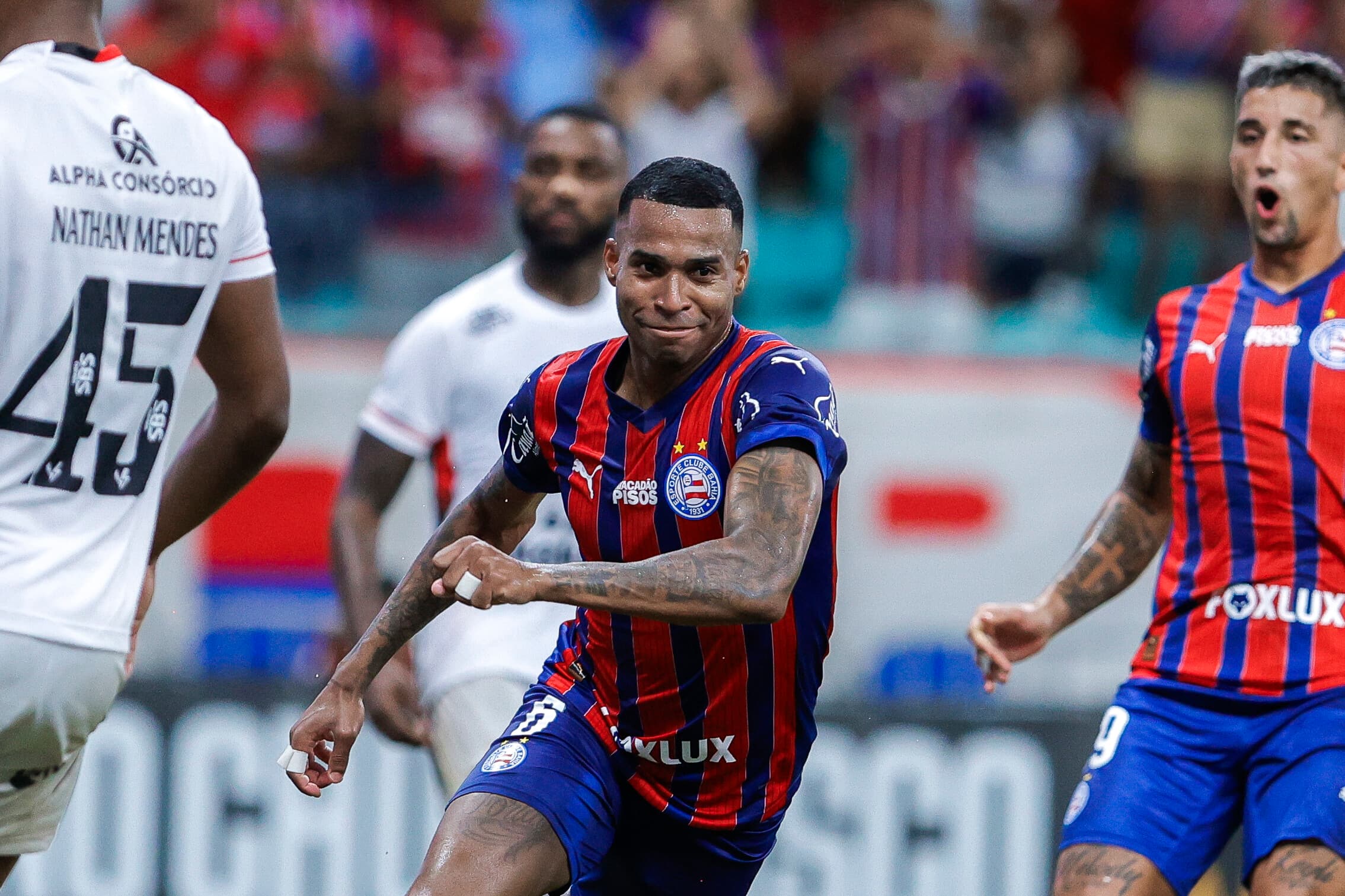 Jean Lucas celebra título baiano do Bahia e desabafa: 'Trabalhando em silêncio'