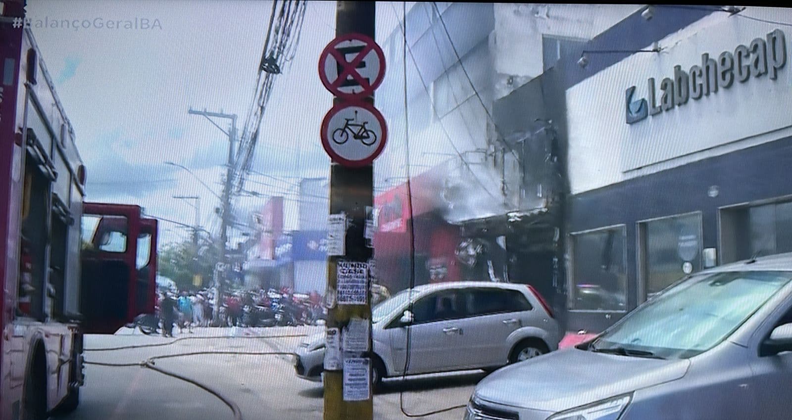 Incêndio destrói loja de roupas na Cidade Baixa, em Salvador