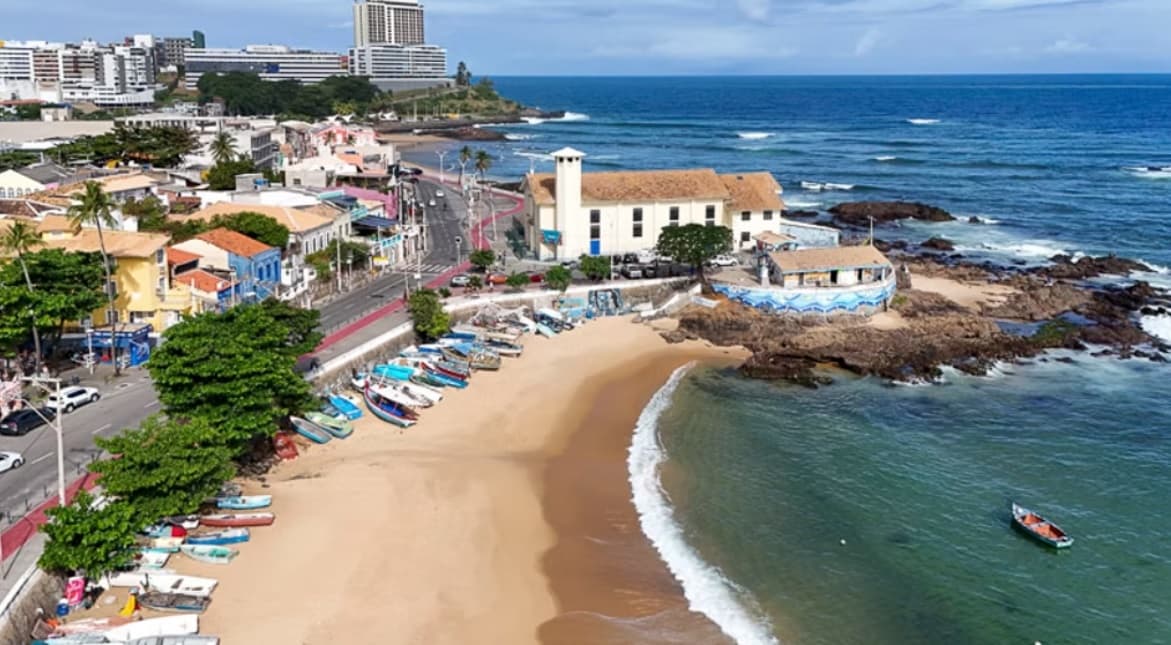Mulher morre afogada na Praia do Rio Vermelho, em Salvador