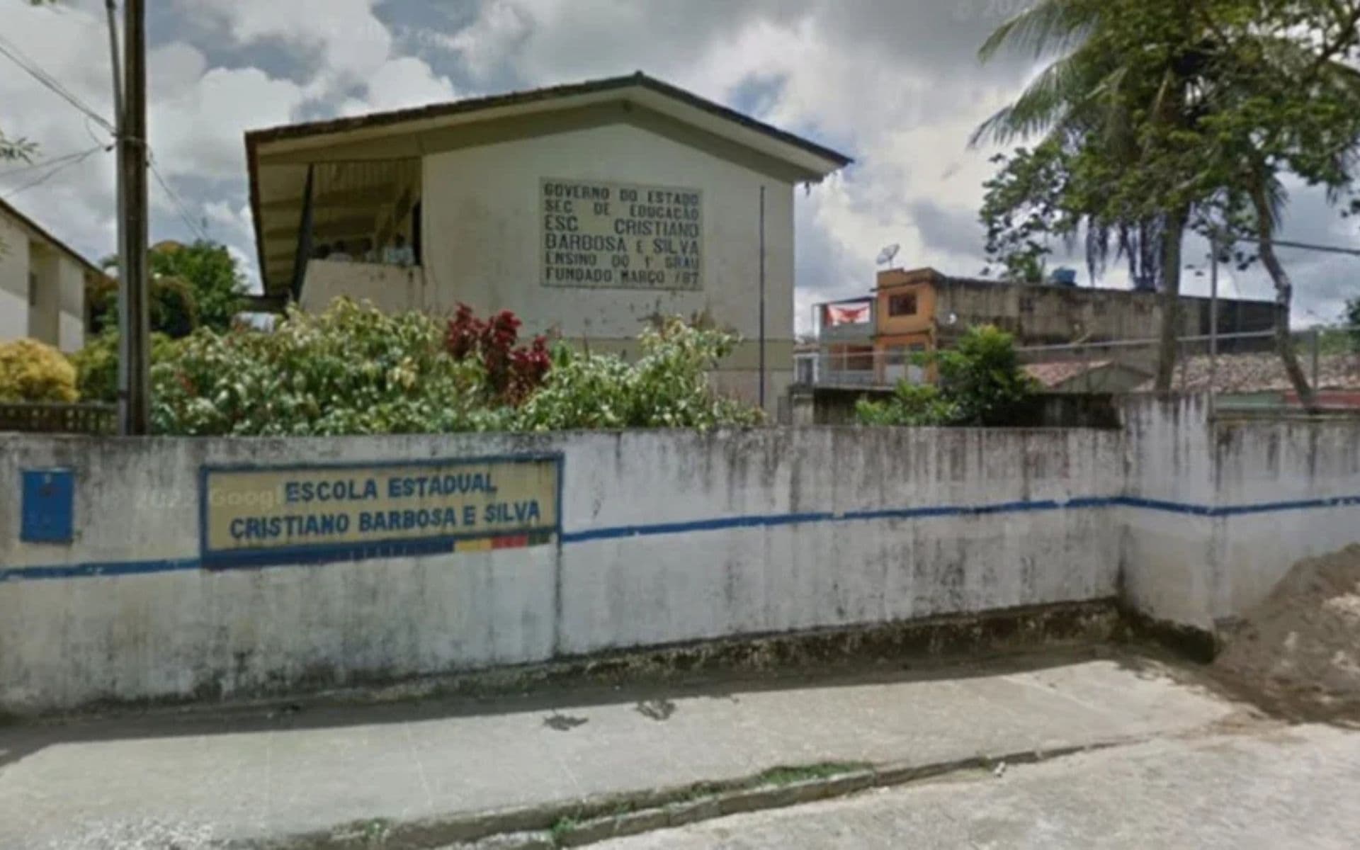 Adolescente esfaqueia três colegas em escola de Pernambuco