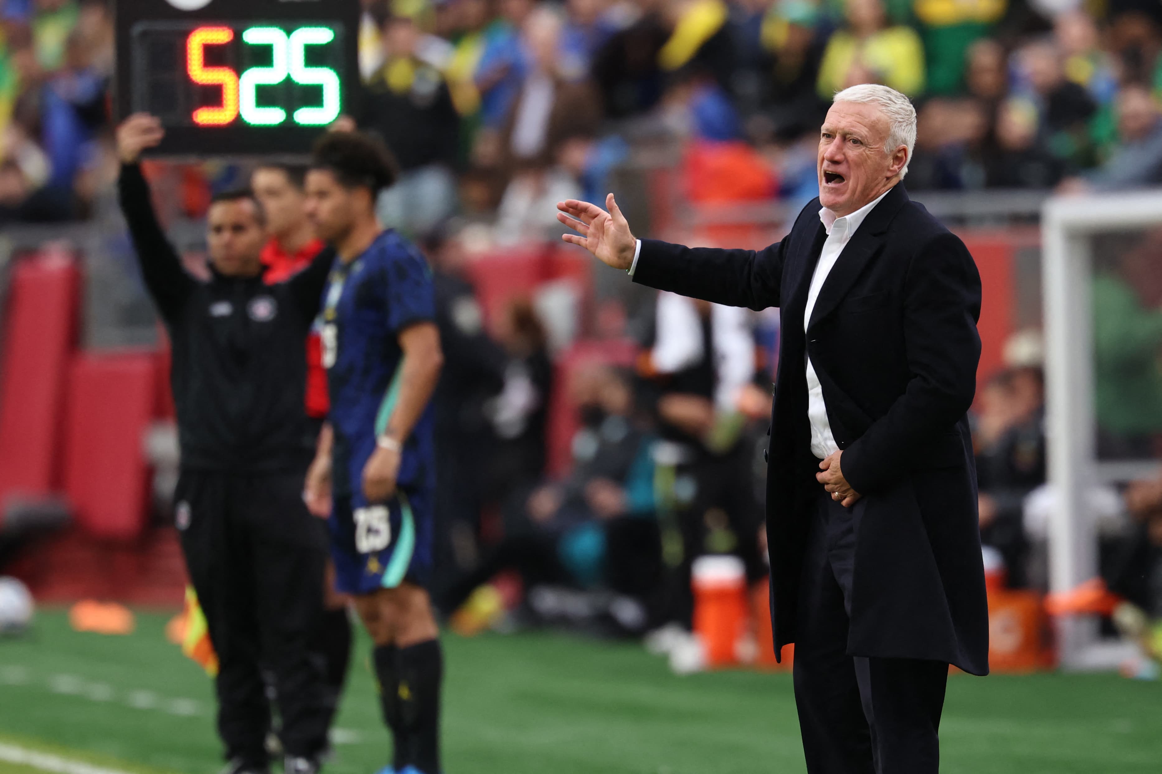 Deschamps critica pausa hidratação em jogos após vitória da França sobre o Brasil