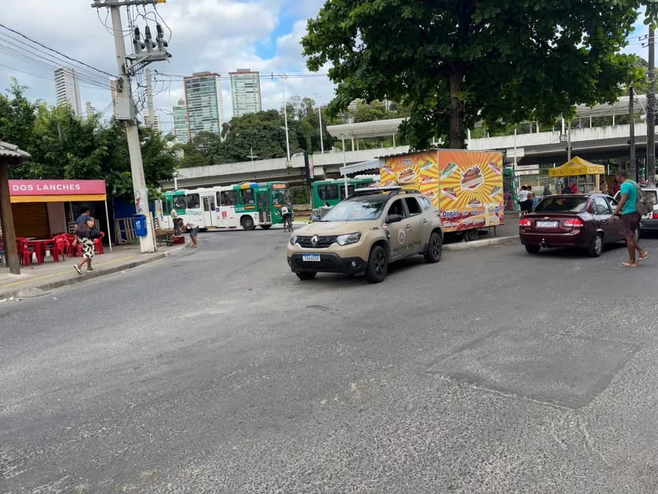 Ônibus param de circular no Vale das Pedrinhas após confronto em Salvador
