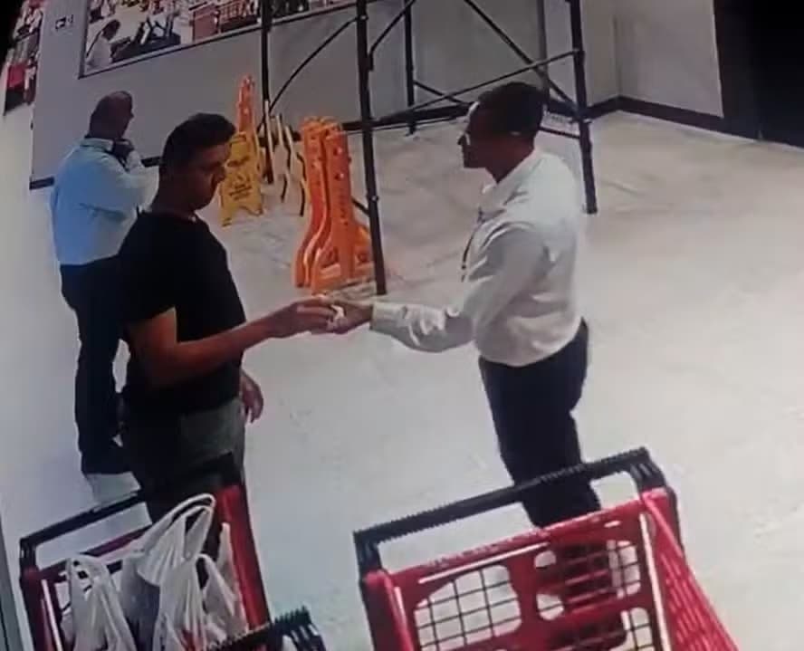Delegado da PF é detido por suspeita de furto em supermercado no Recife