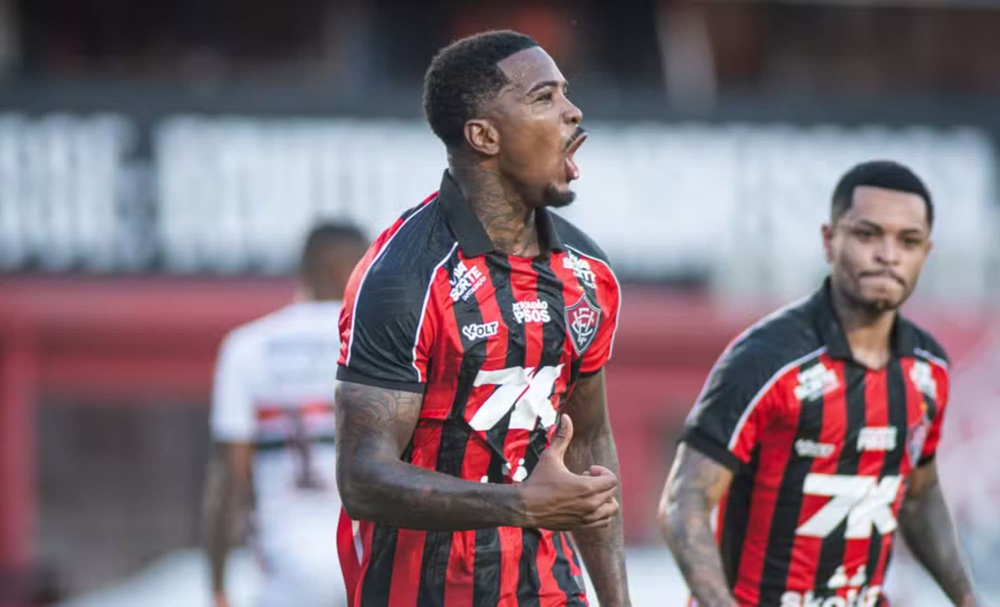 Cacá, zagueiro do Vitória, afirma que vai jogar contra o Corinthians