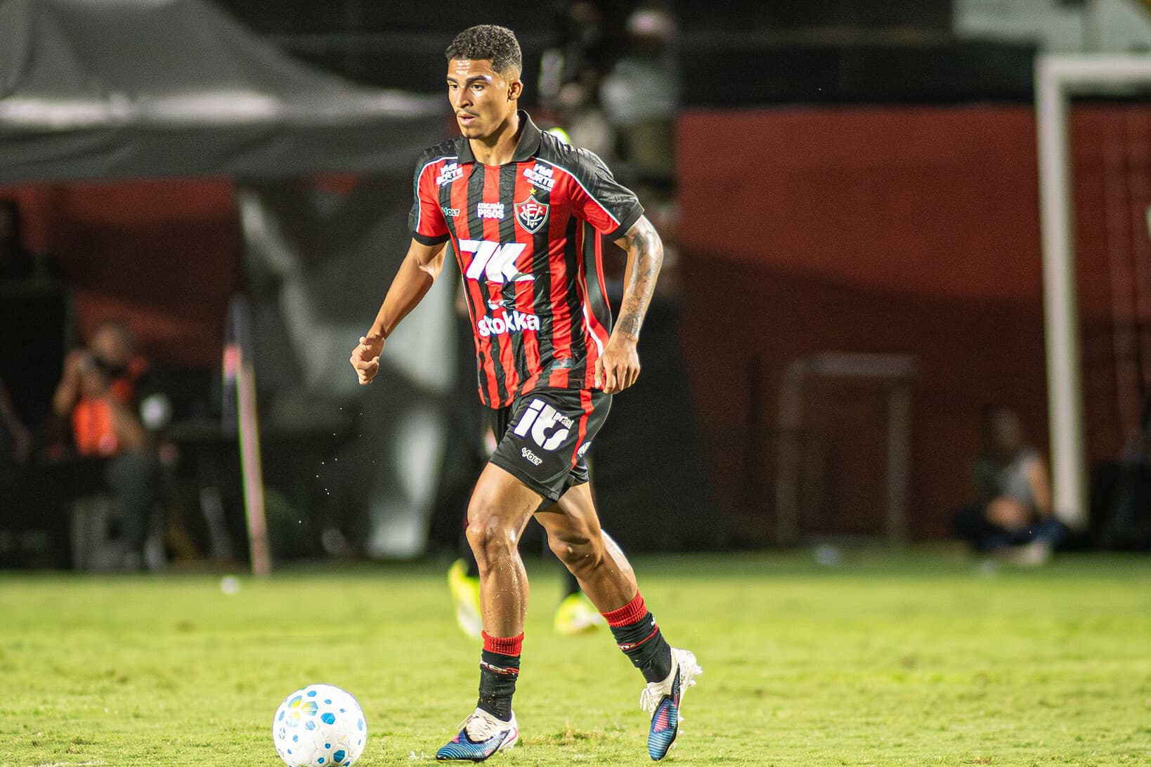 Renê, do Vitória, alcança artilharia do Nordestão com três gols em cinco jogos