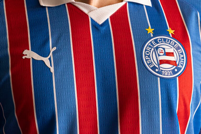 Bahia lança novo uniforme tricolor para temporada 2026 com listras finas