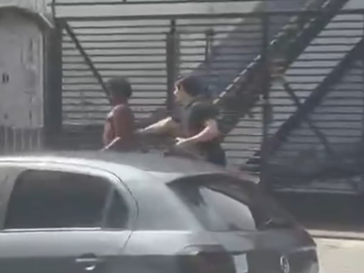 Alunos de Direito são expulsos de faculdade após agredir homem em situação de rua