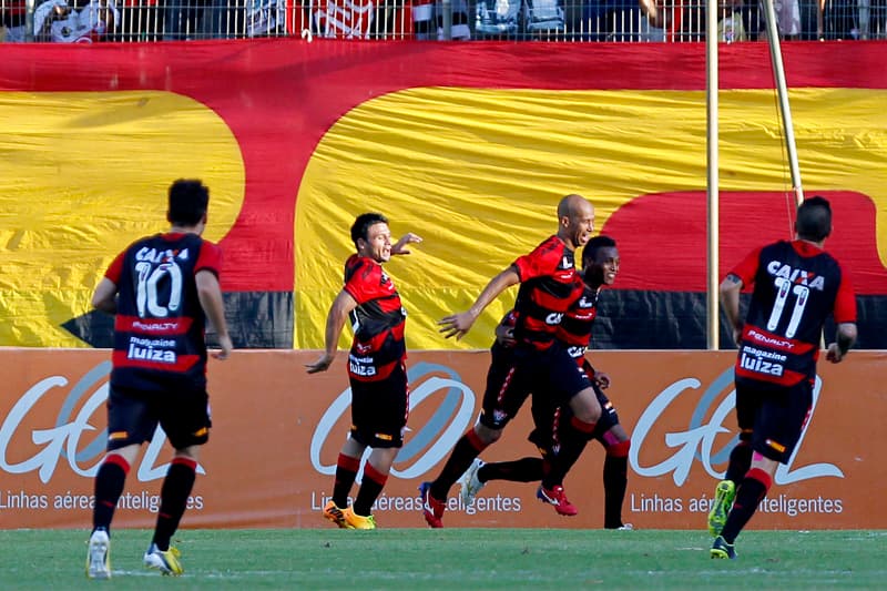 Vitória venceu Flamengo pela última vez no Barradão há 13 anos