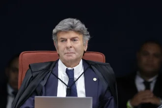 Ministro Luiz Fux, próximo a votar no julgamento de Bolsonaro (PL) -