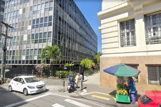 O projétil que atingiu a vidraça do fórum só foi notado na manhã desta segunda-feira, 6 -