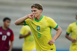 Dell, do Bahia, em campo pela Seleção Brasileira -